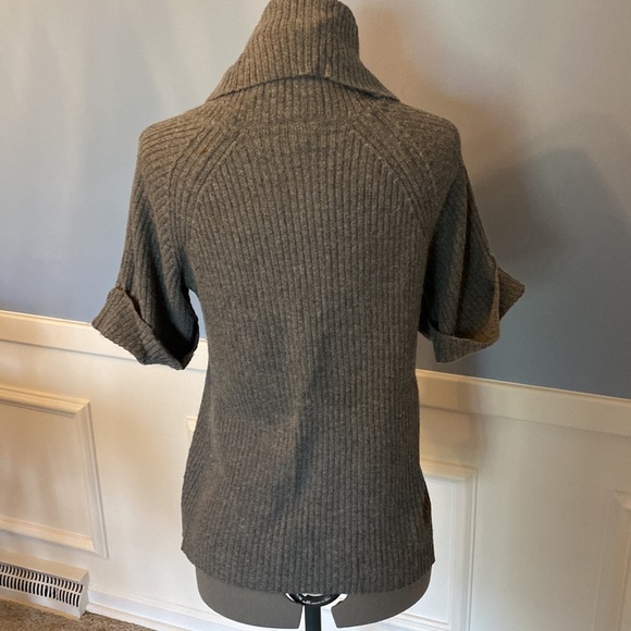 Loft Short Sleeved Turtleneck Sweater Gray EUC Size XS - Picture 4 of 6